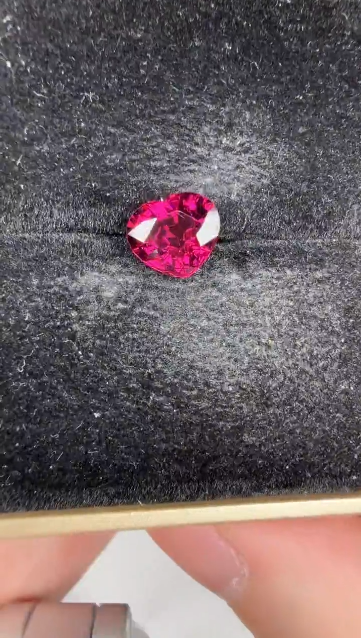 【闪购商品】石榴石心型未镶嵌3ct-B00899