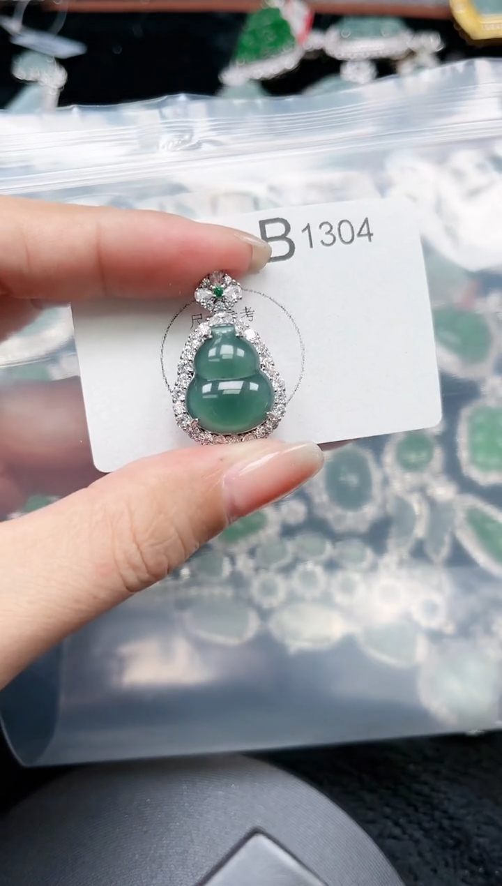 【闪购商品】翡翠颈饰未镶嵌赠皮绳1304