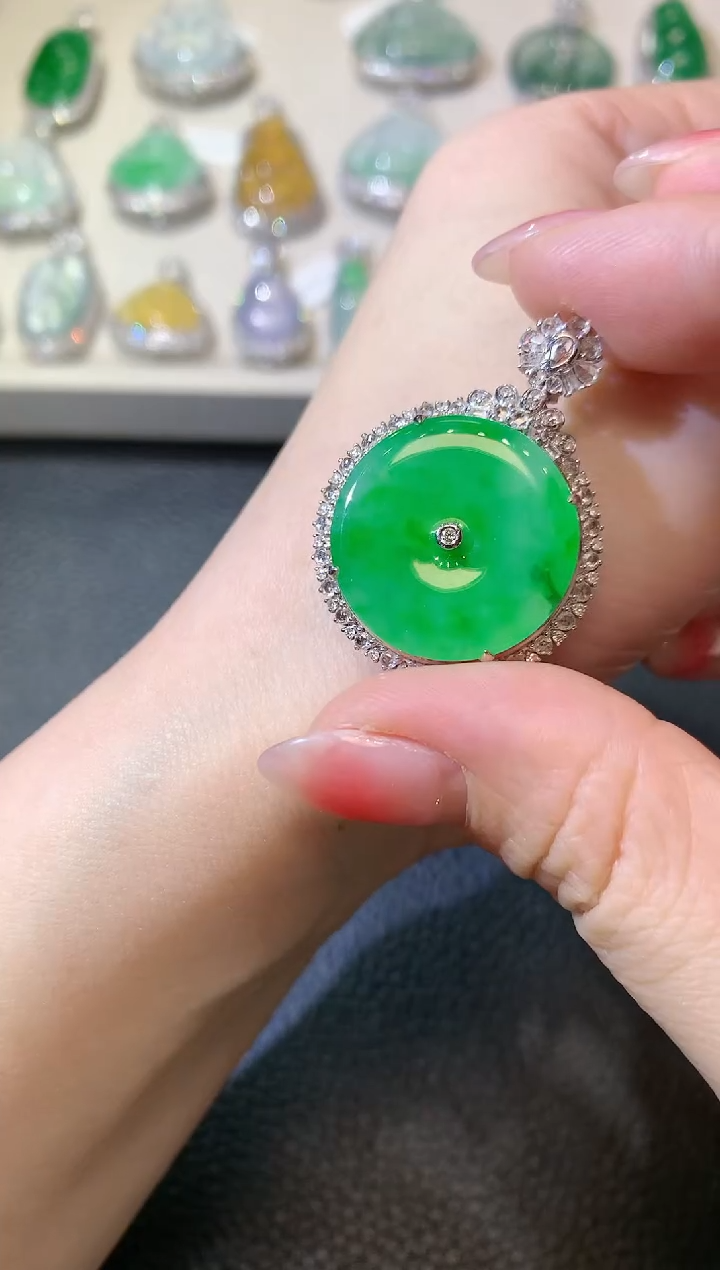 【闪购商品】翡翠吊坠(不含链)18K金镶嵌C86 