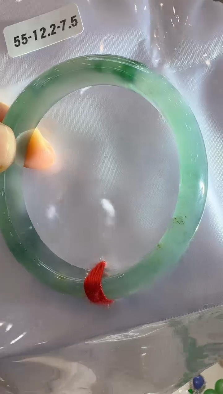 翡翠手镯未镶嵌        