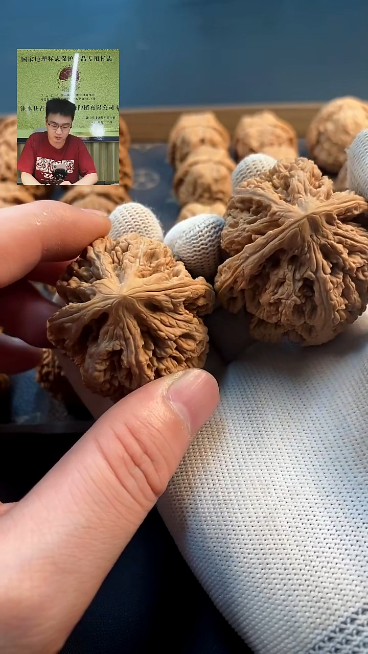 精品文玩核桃粗金