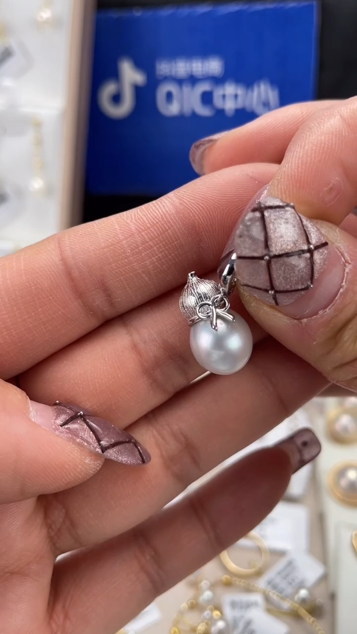 【闪购商品】海水珍珠颈饰银S925镶嵌吊坠