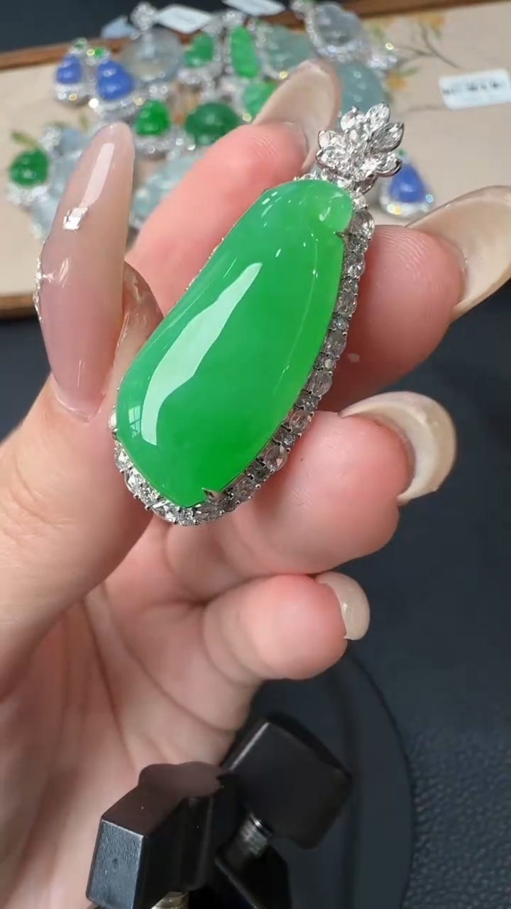 【闪购商品】翡翠吊坠(不含链)18K金镶嵌81