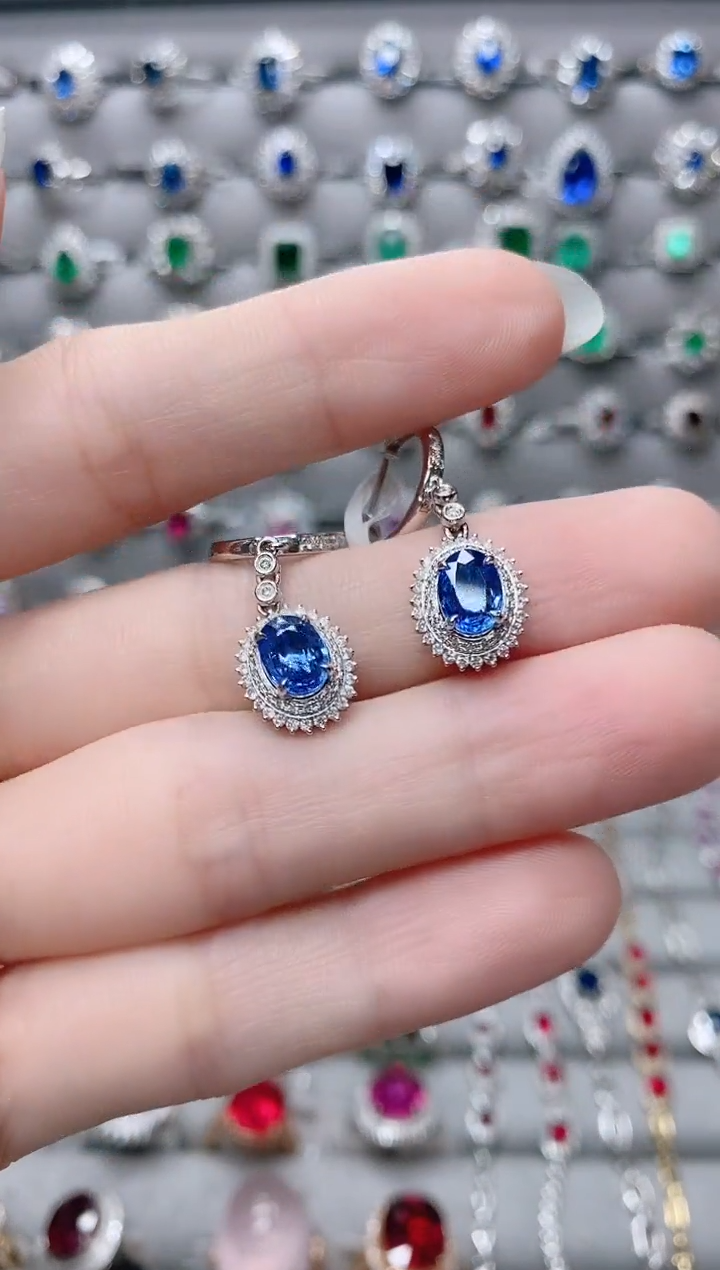 【闪购商品】蓝宝石18K金耳饰18K金镶嵌.