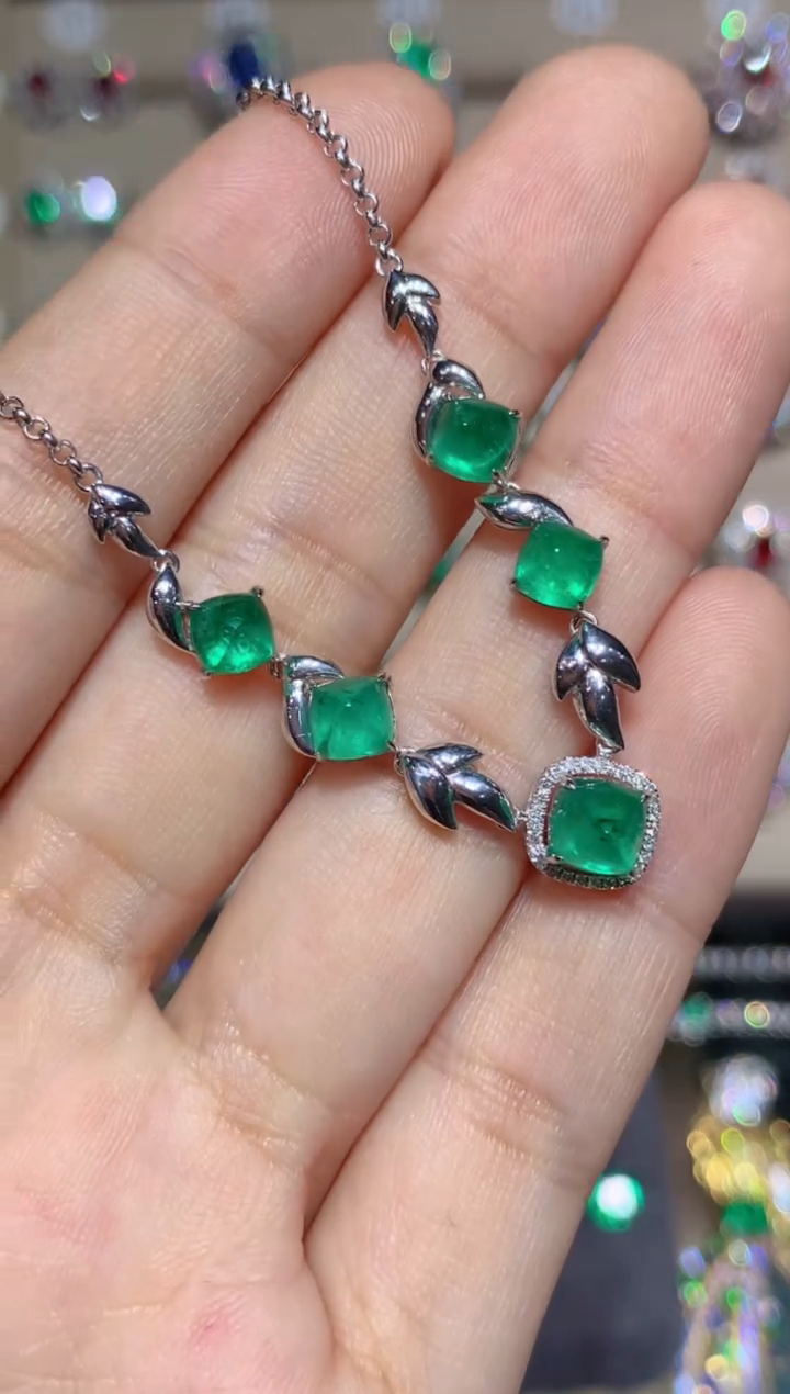 【闪购商品】祖母绿项链18K金镶嵌5.52CT