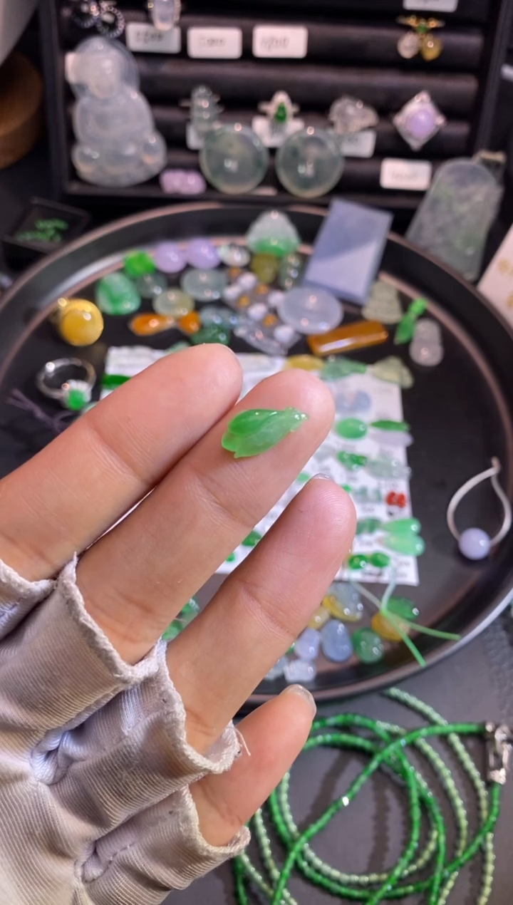 【闪购商品】翡翠挂件未镶嵌兰花