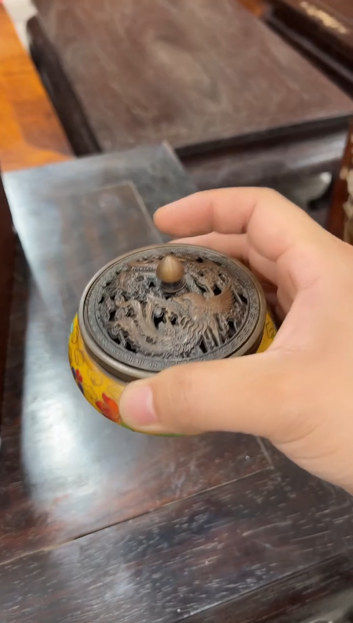 木平*娘珐琅彩小香炉