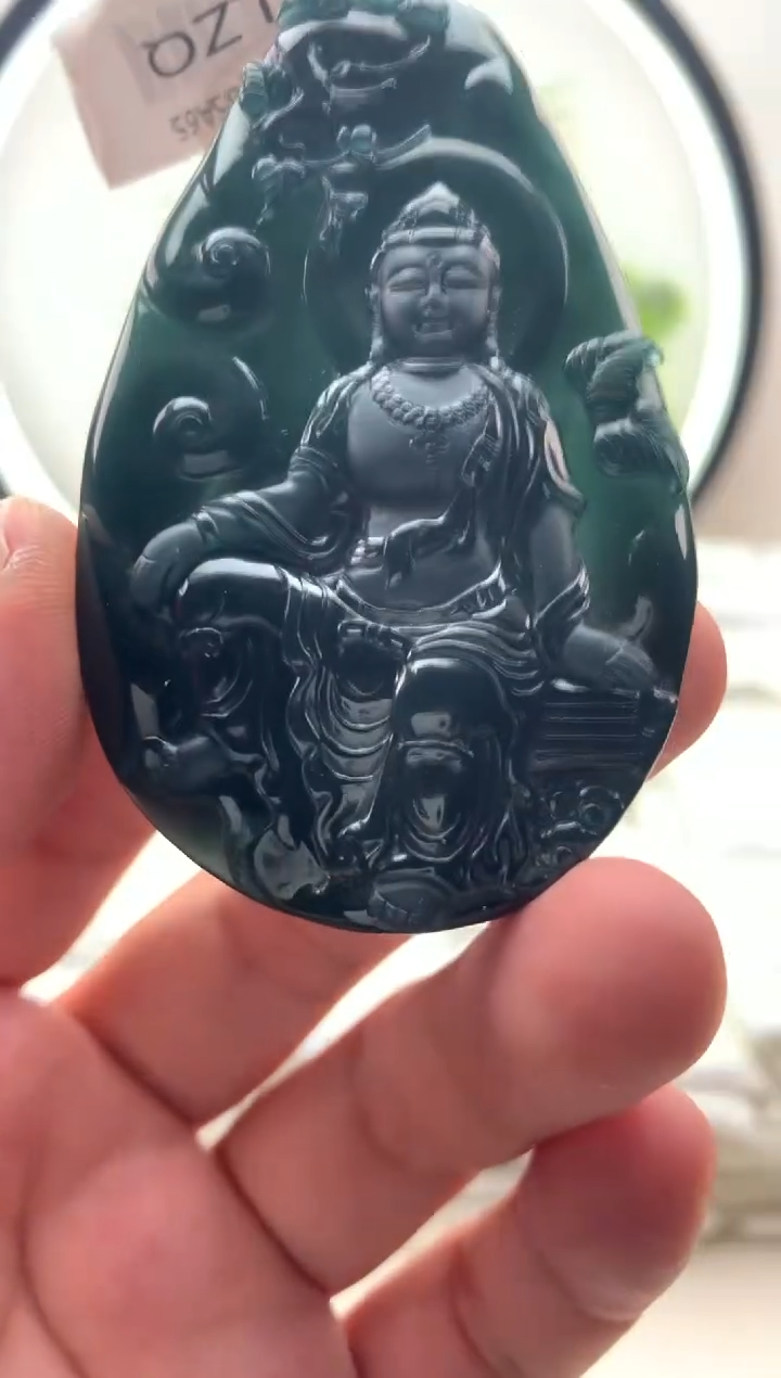 翡翠未镶嵌颈饰大势至