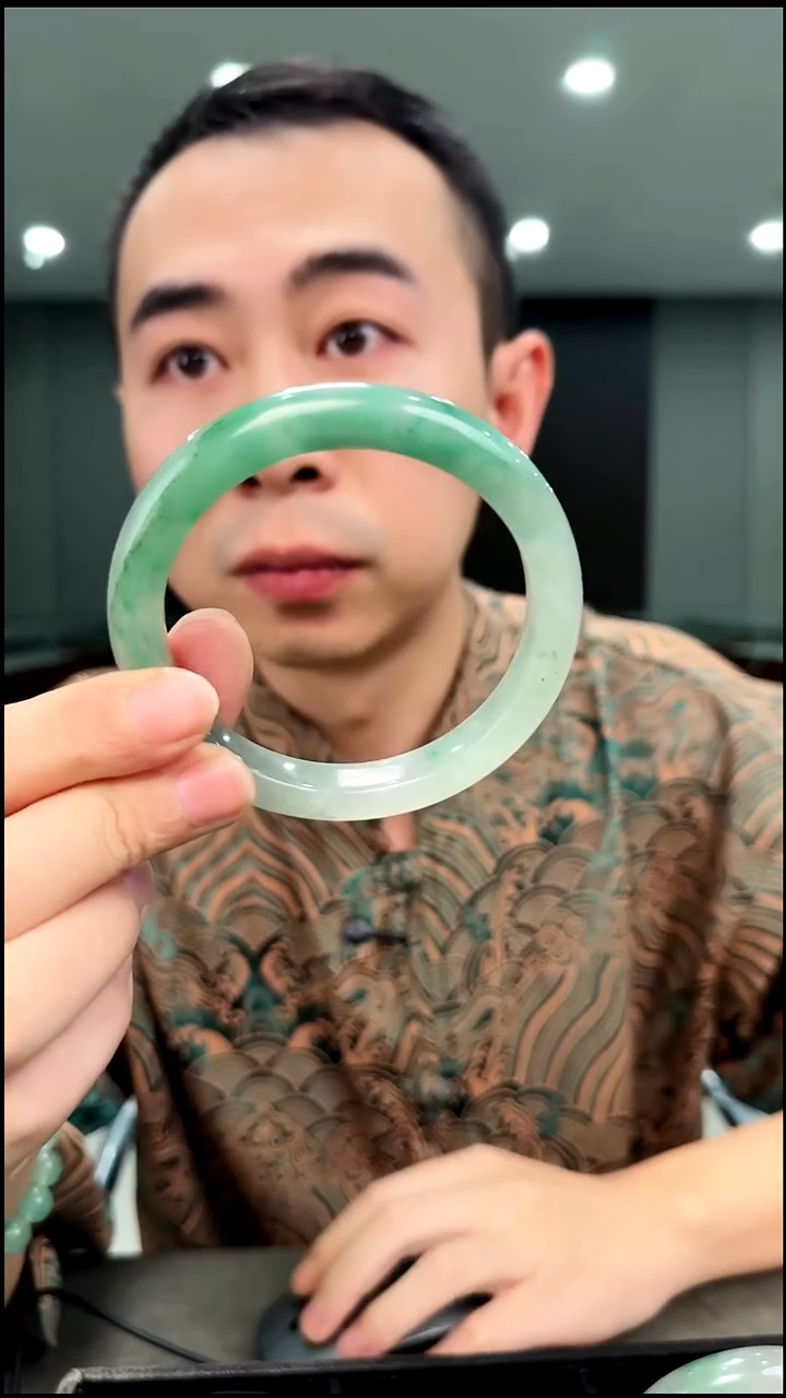 未镶嵌手镯石英质玉62.5