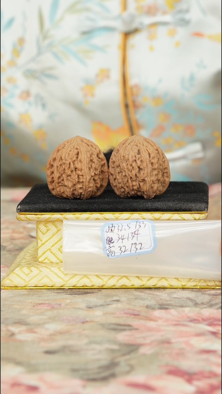 【闪购商品】文玩核桃吊坠密纹