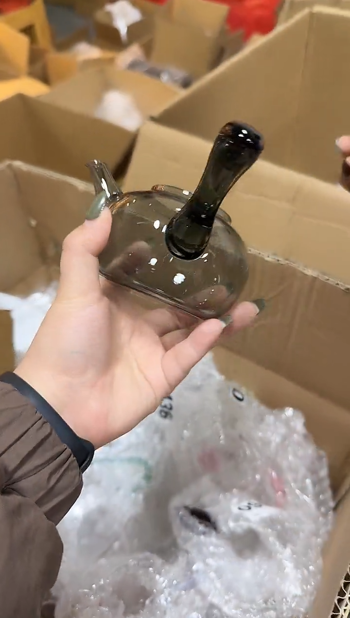 584灰色侧把壶的壶体