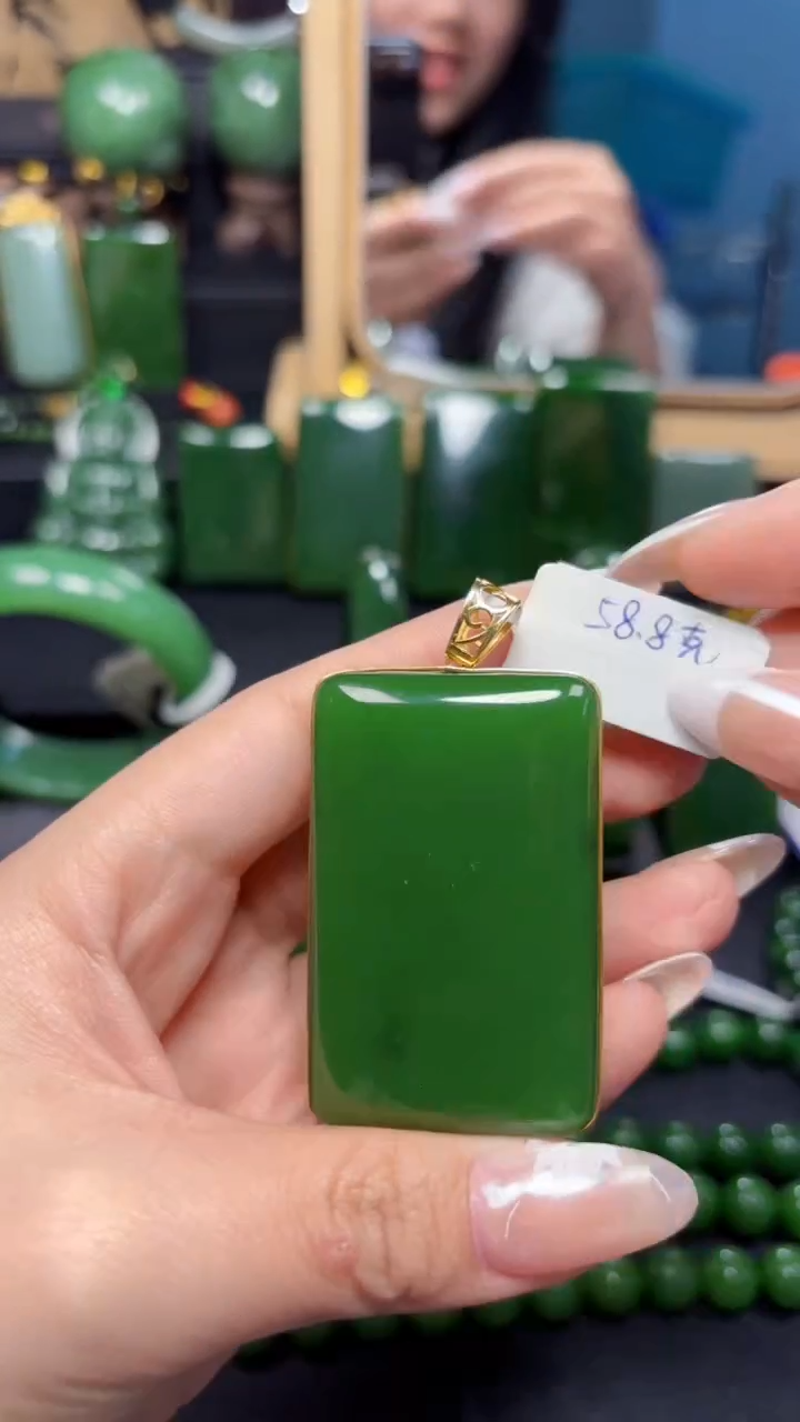 【闪购商品】和田玉（碧玉）吊坠(赠链)18K金镶嵌1