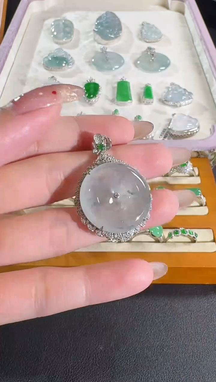 【闪购商品】翡翠吊坠(不含链)18K金镶嵌【源头工厂】钻石镶嵌