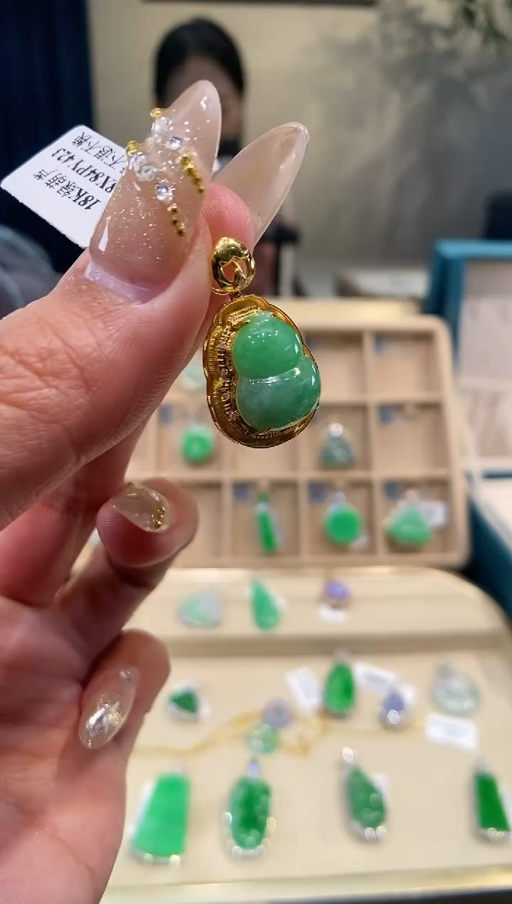 【闪购商品】翡翠吊坠(不含链)18K金镶嵌葫芦