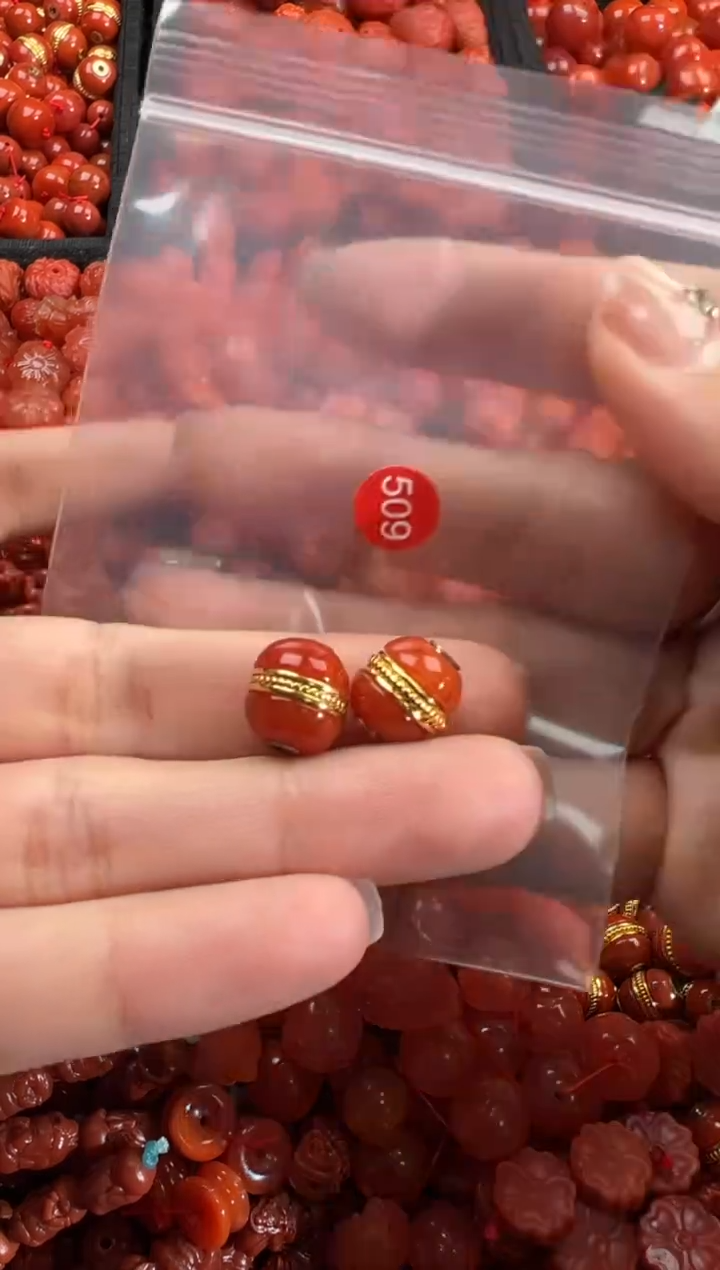 南红玛瑙未镶嵌颈饰1