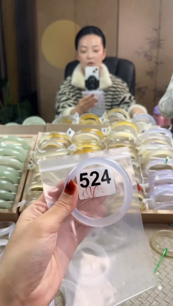 手镯玛瑙/玉髓未镶嵌524微瑕