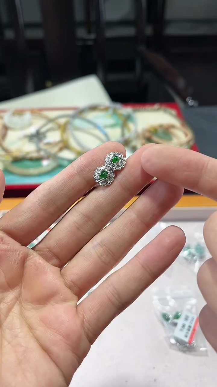 颈饰未镶嵌翡翠翡翠耳钉