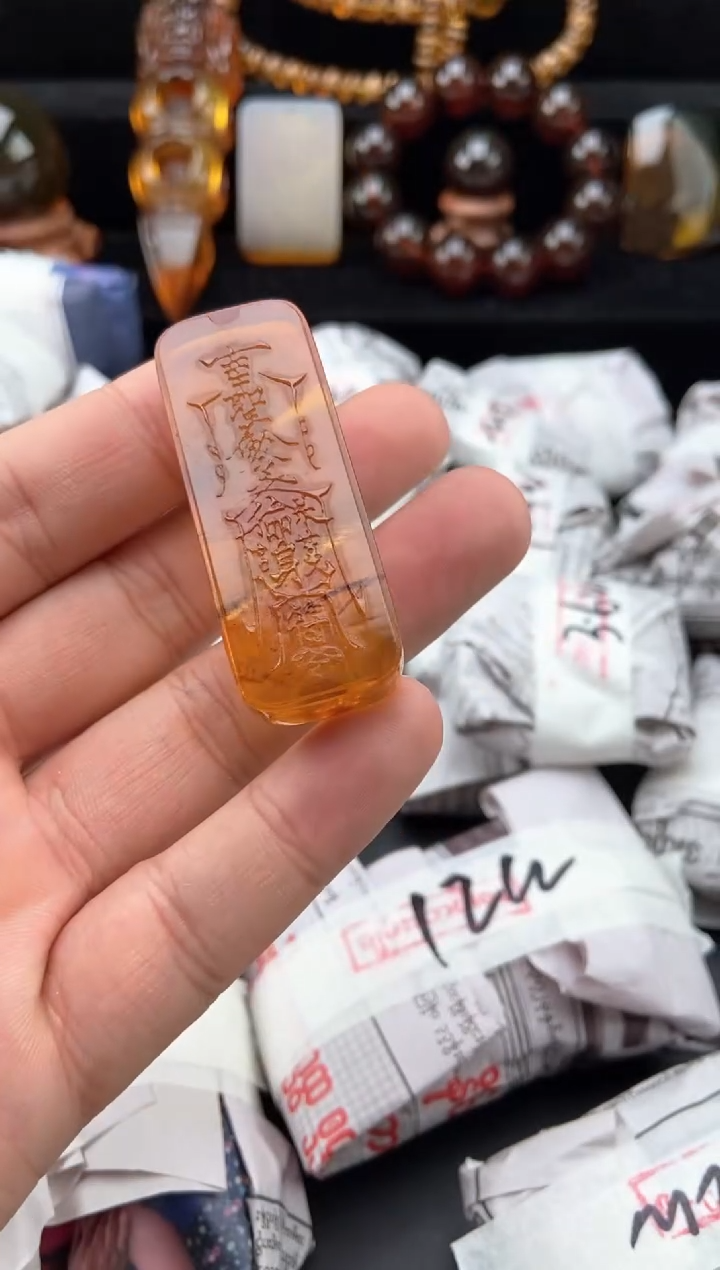 【闪购商品】琥珀颈饰未镶嵌金棕珀护身符吊坠