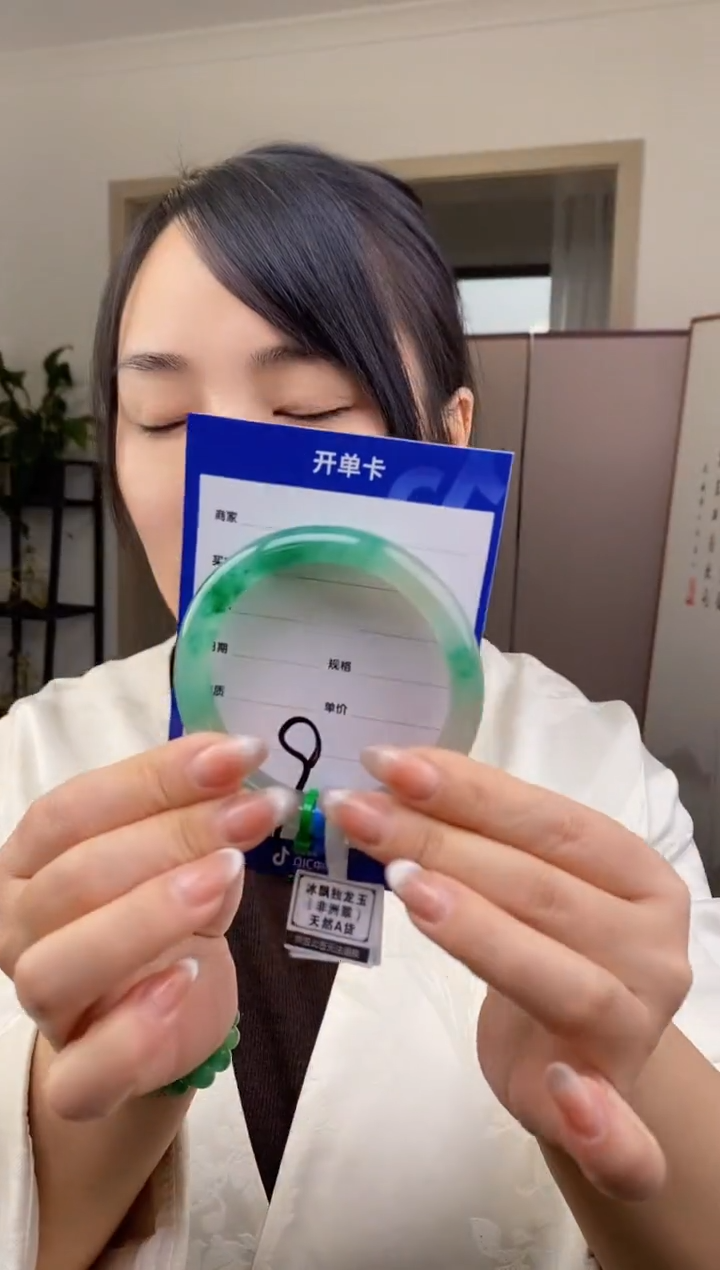 【闪购商品】石英质玉手镯未镶嵌9