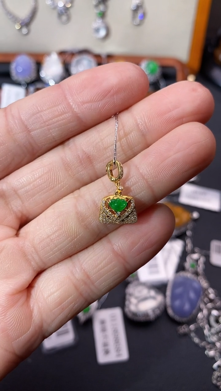 【闪购商品】翡翠颈饰18K金镶嵌吊坠