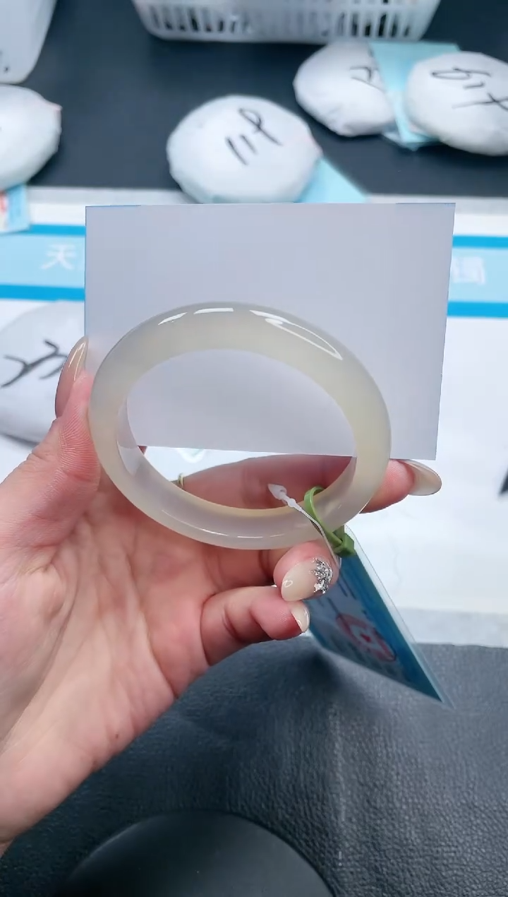 【闪购商品】石英质玉手镯未镶嵌21V403-57