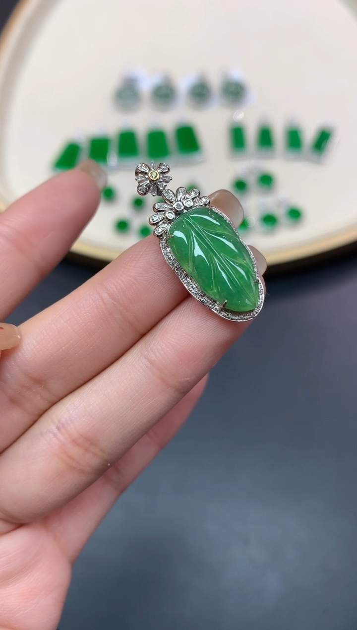 【闪购商品】翡翠吊坠(不含链)18K金镶嵌吊坠A376|2980