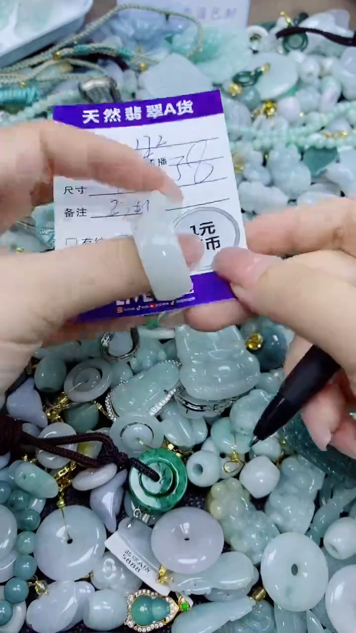 翡翠未镶嵌颈饰天然翡翠A货吊坠