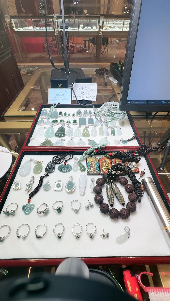 【闪购商品】翡翠吊坠(不含链)未镶嵌翡翠