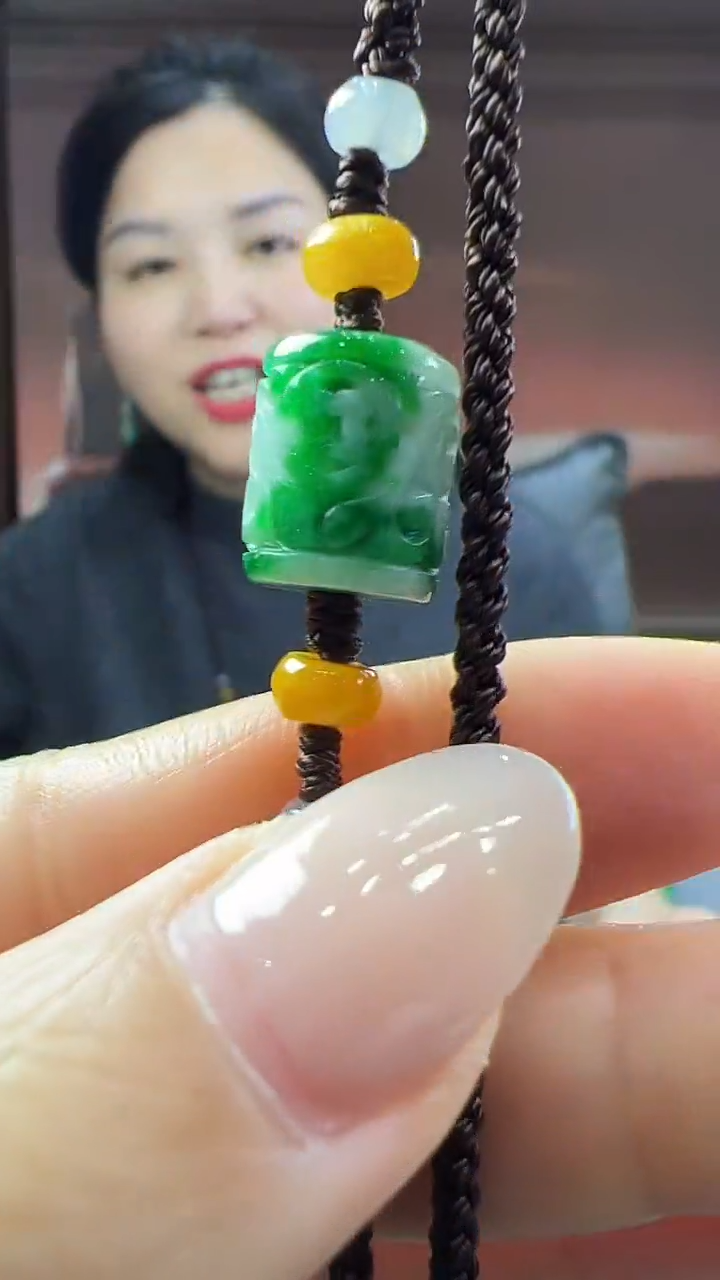 未镶嵌挂件翡翠美背