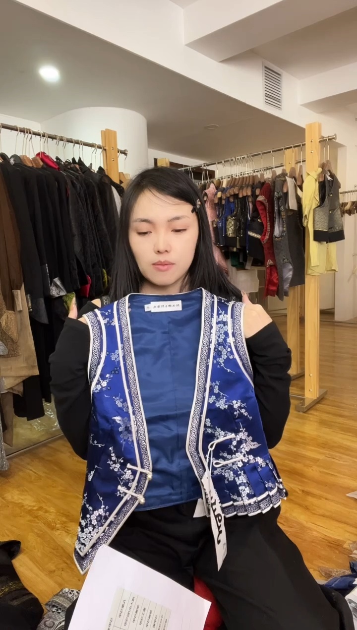 马甲       M码       80-105斤