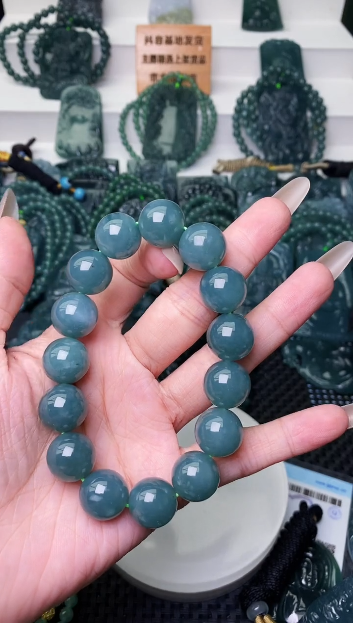 颈饰未镶嵌翡翠 