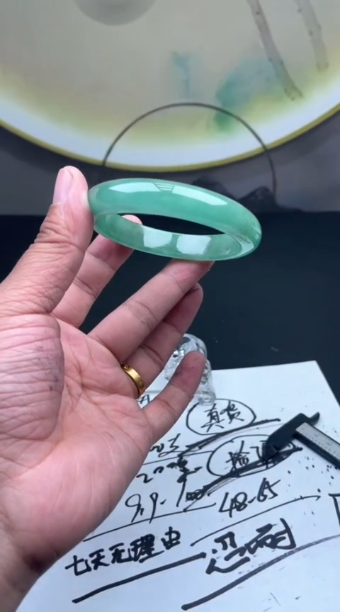 下单就是图片的手镯，放心冲！A354