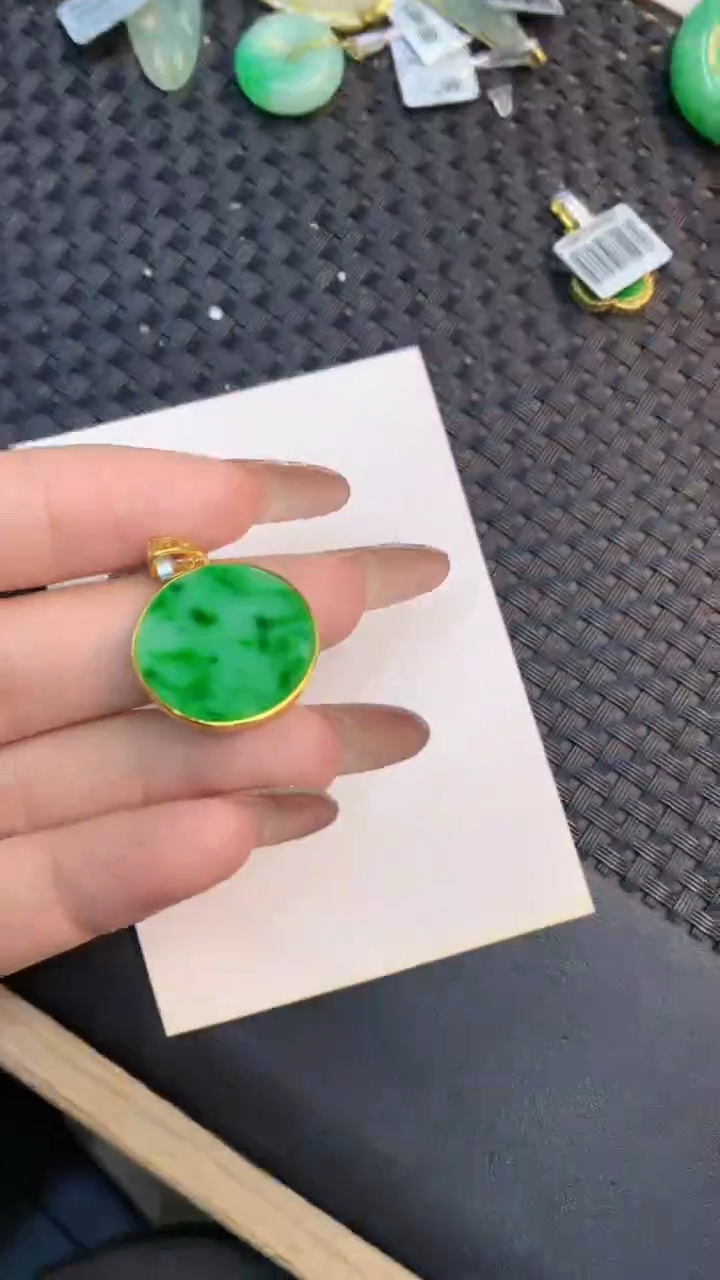 颈饰未镶嵌翡翠1