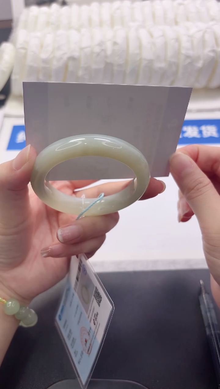 和田玉手镯未镶嵌83-51.2qml lan