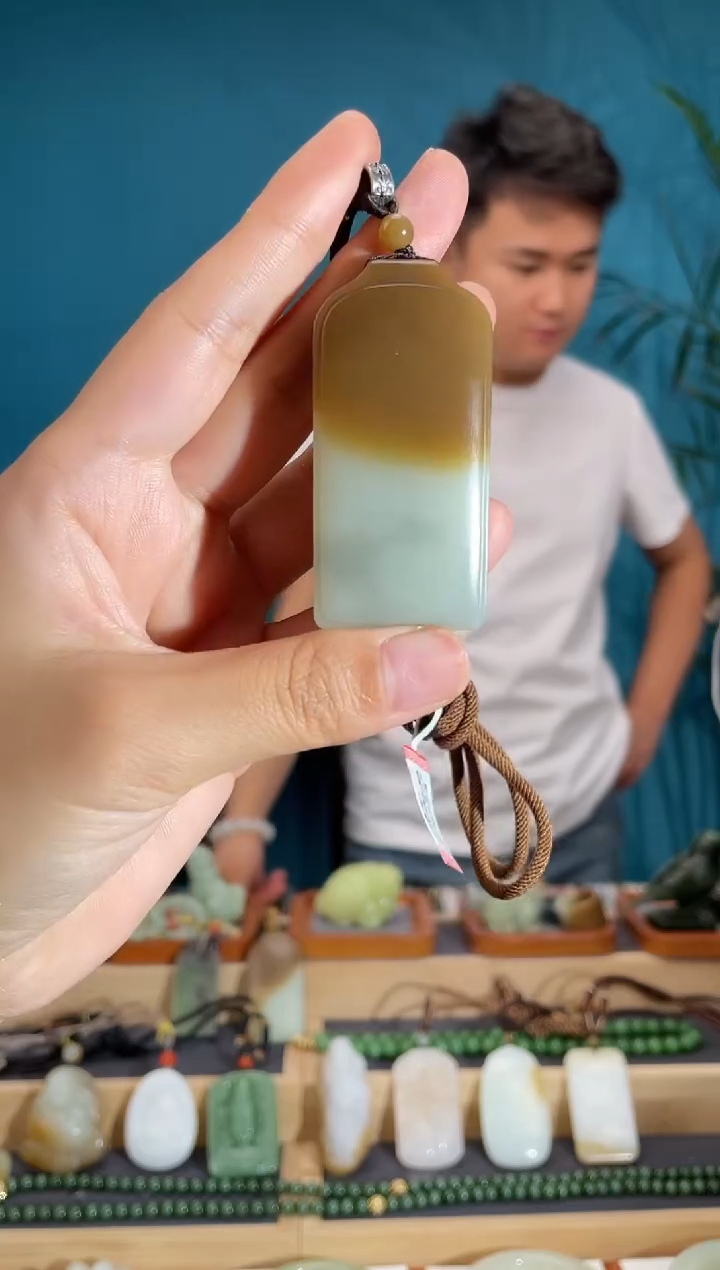 和田玉未镶嵌颈饰1