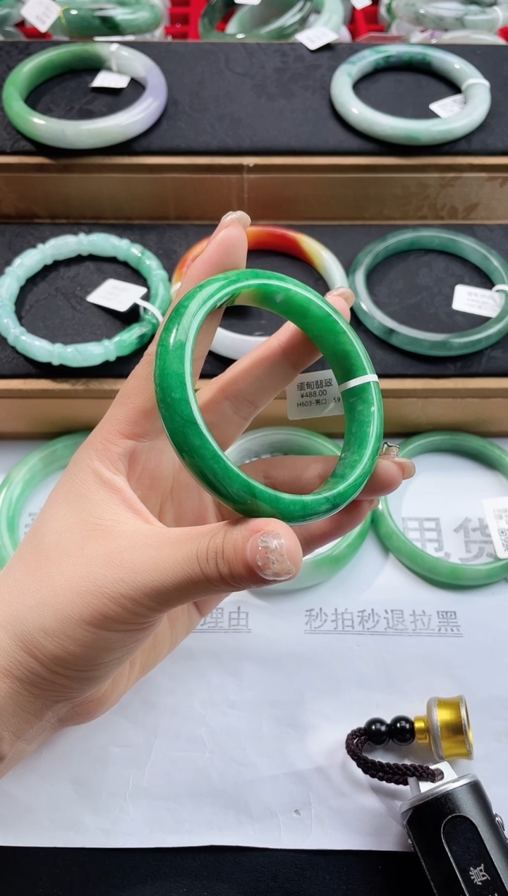 翡翠手镯未镶嵌缅甸翡翠手镯H603