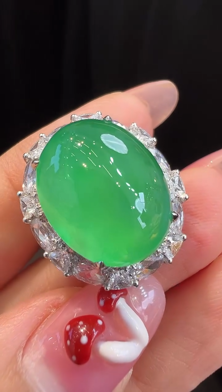 18K金镶嵌戒指翡翠戒指