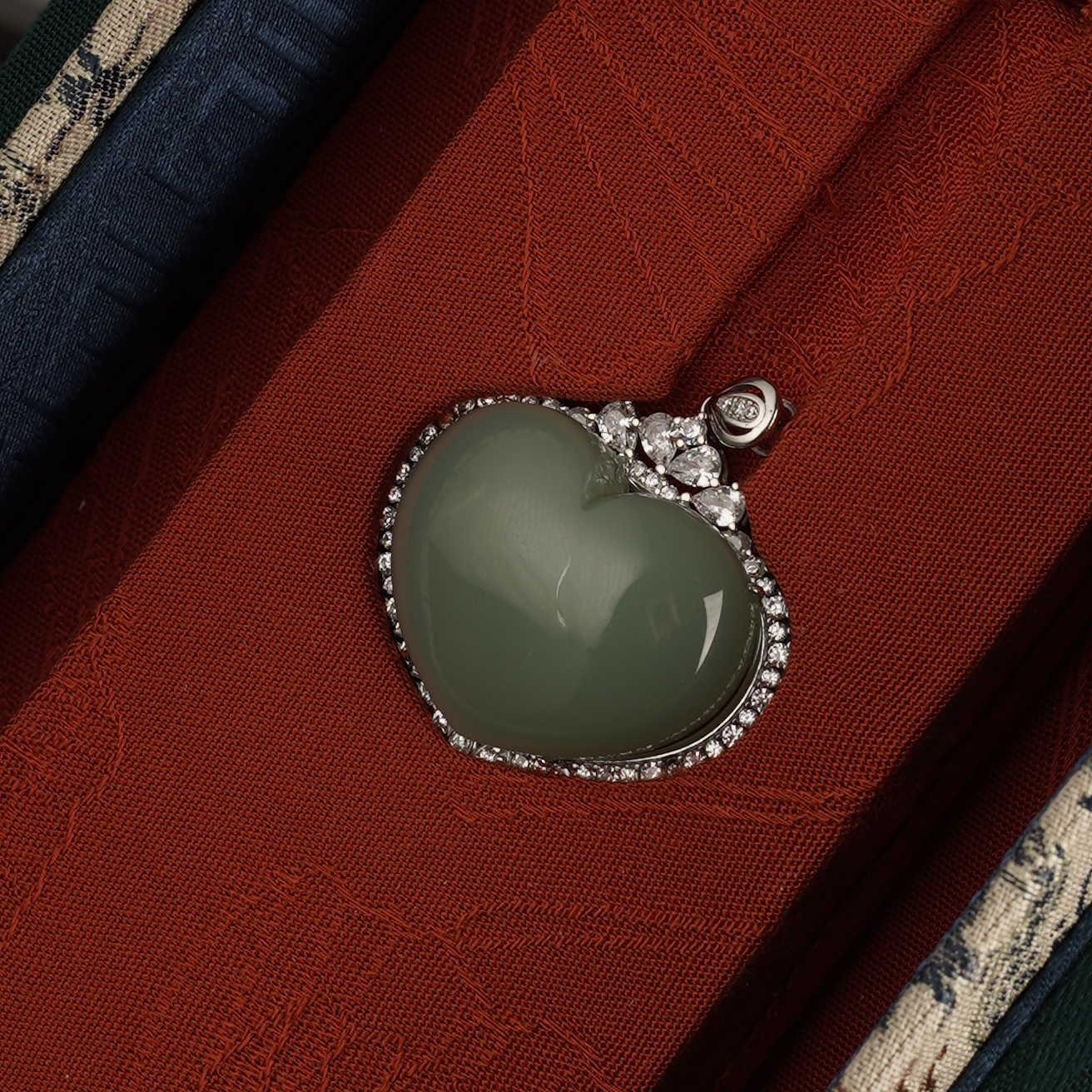 XX10300二十世纪和田玉心型挂坠