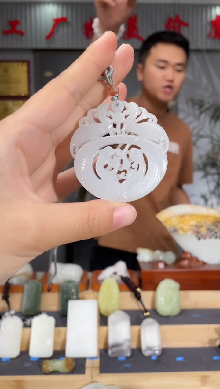 和田玉未镶嵌颈饰1