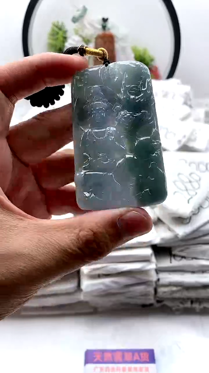 翡翠未镶嵌颈饰御龙观音