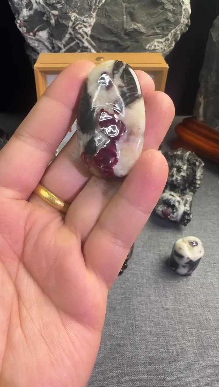 天然辰砂天然朱砂晶体原石吊坠挂件