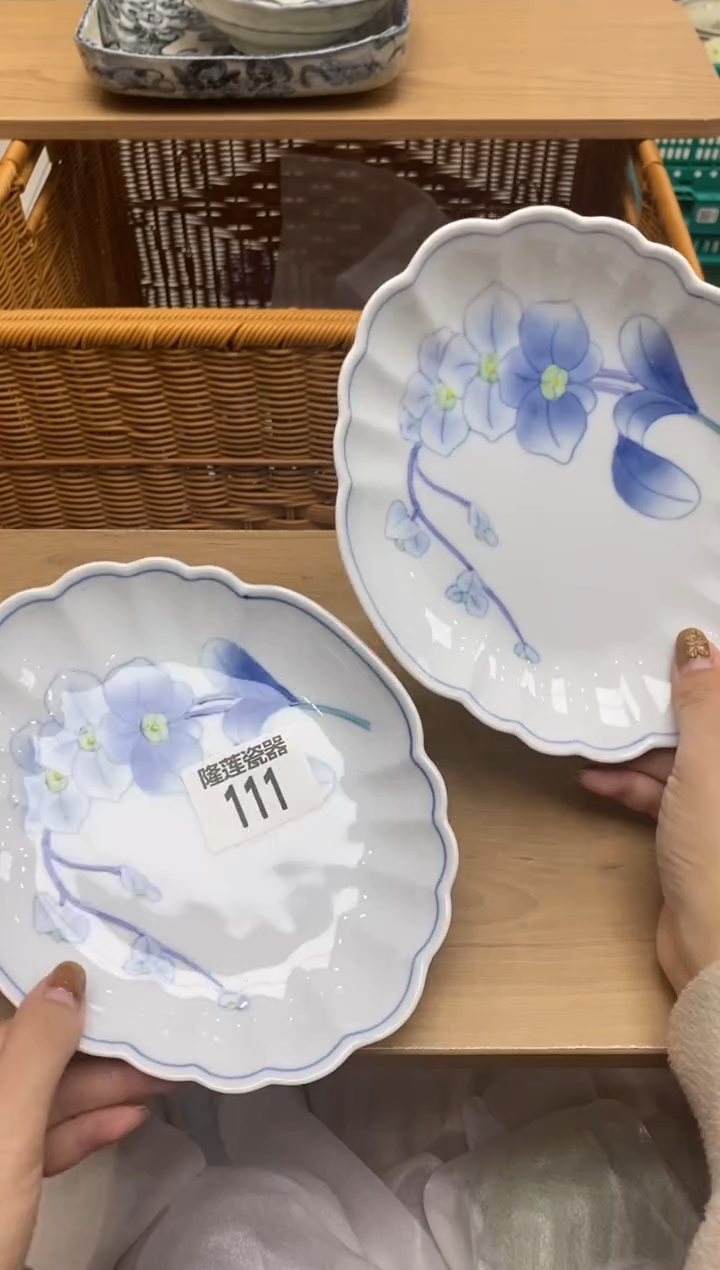 瓷片心****愿隆莲瓷器欢迎大家