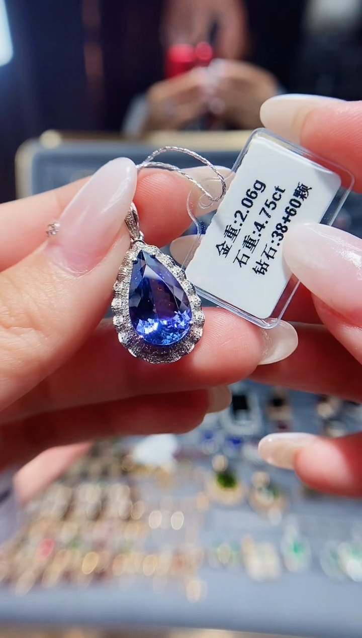 【闪购商品】坦桑石颈饰18K金镶嵌4.75.