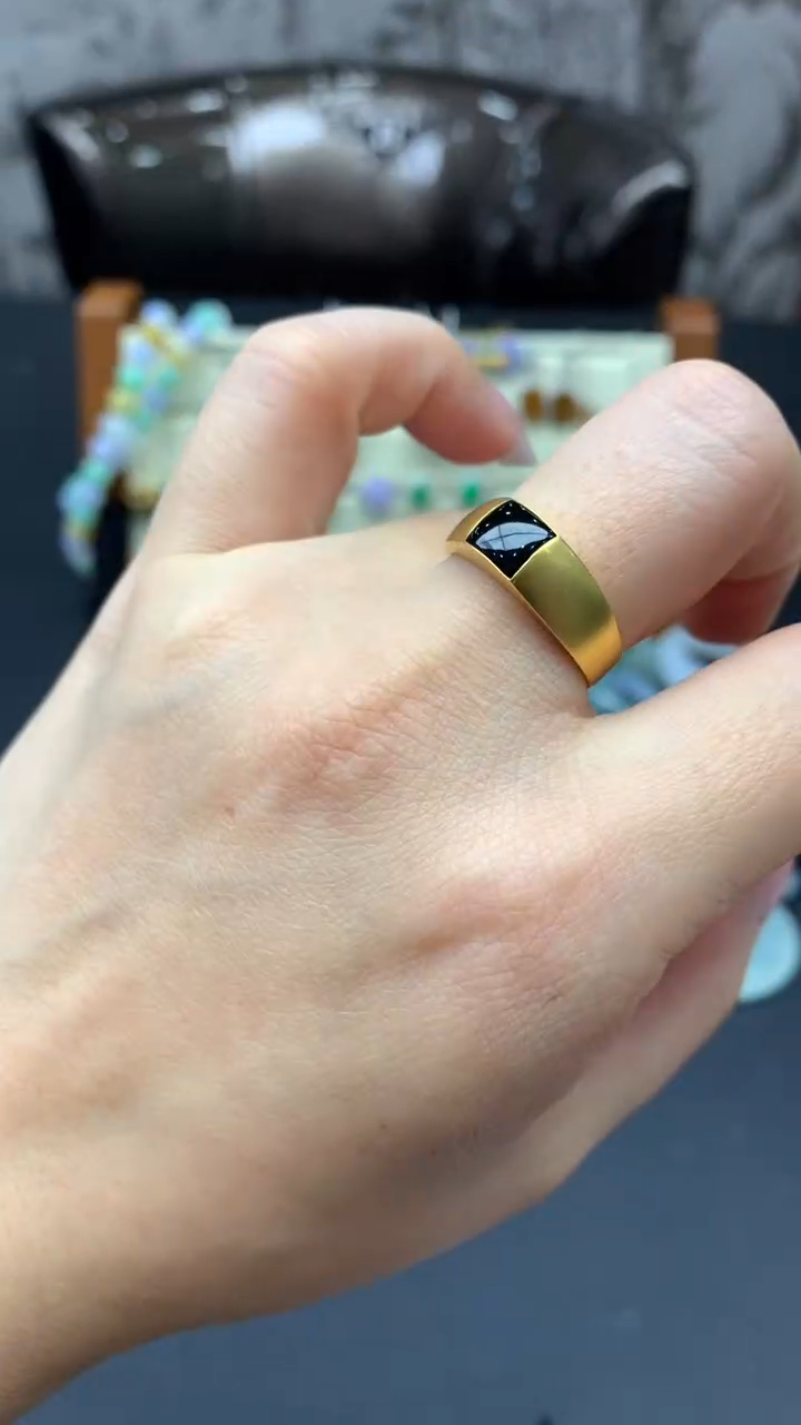 【闪购商品】翡翠戒圈18K金镶嵌35-天然翡翠