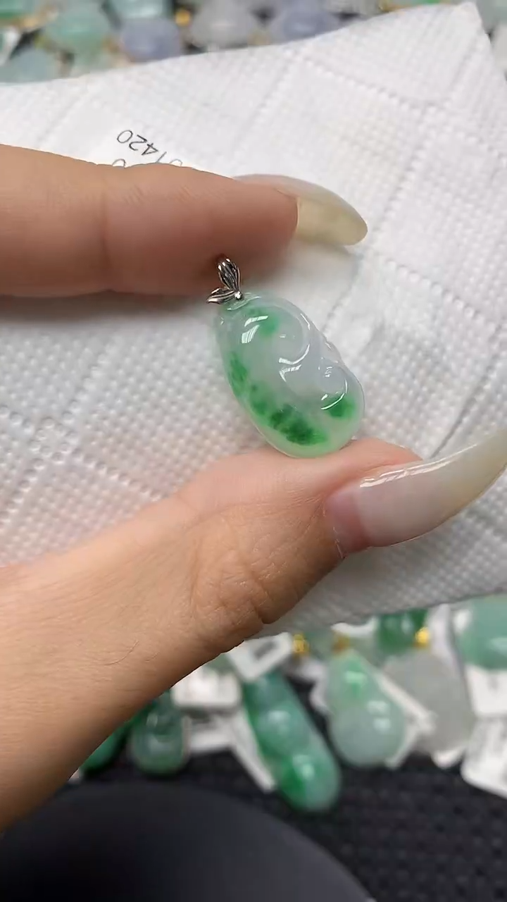 颈饰18K金镶嵌翡翠11111111111