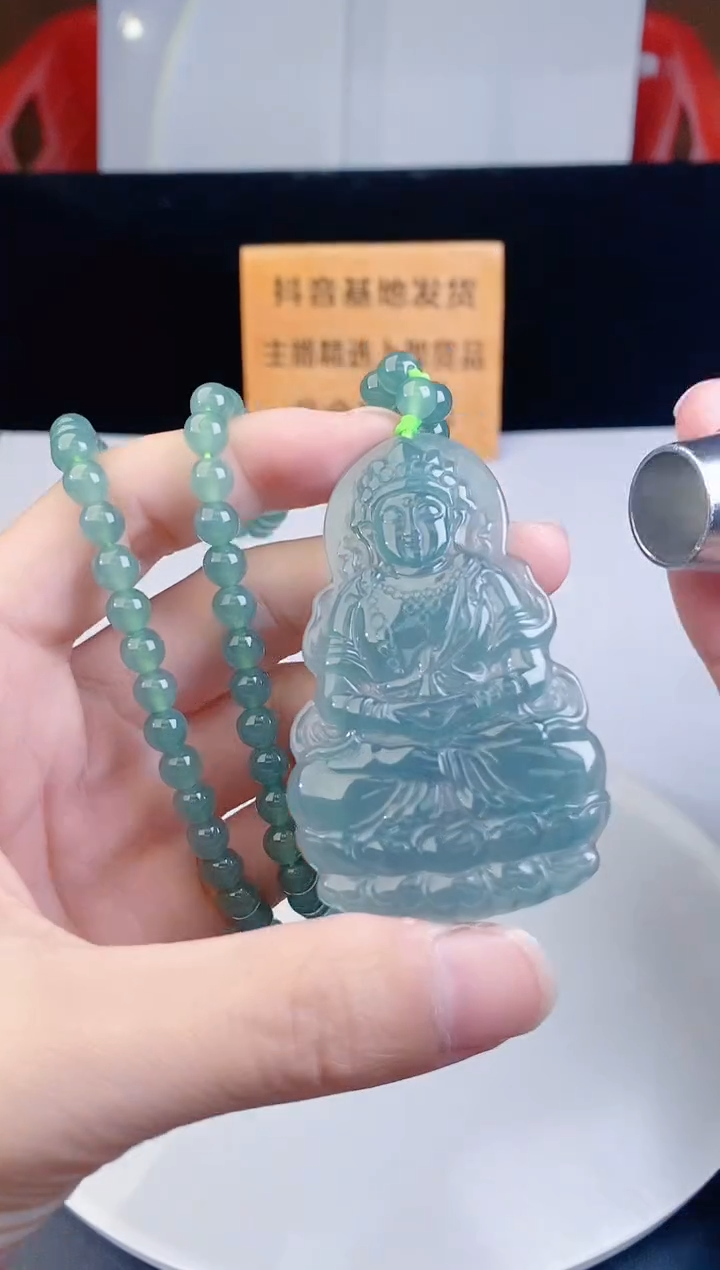 颈饰未镶嵌翡翠   