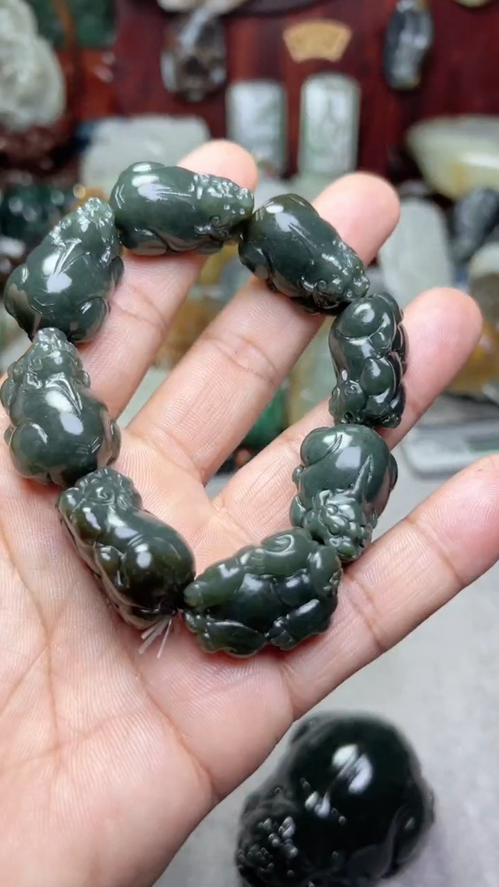 和田玉未镶嵌把件-