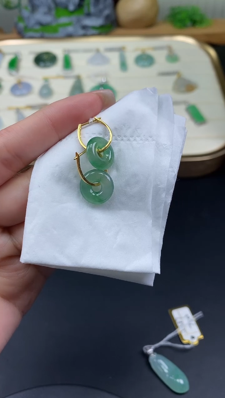 18K金镶嵌翡翠耳饰甜甜圈耳饰18K金扣镶嵌@@CMT