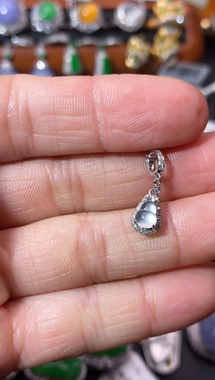 【闪购商品】翡翠颈饰18K金镶嵌吊坠