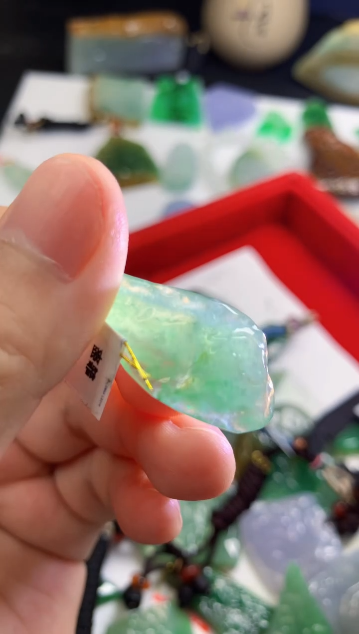 颈饰未镶嵌翡翠    